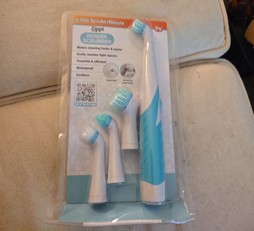 Power Scrubber - White and‎ Blue